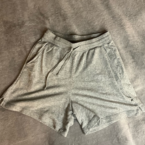 Old Navy Gray Sweatpants shorts size Small - Picture 1 of 4